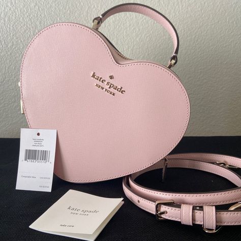 Kate Spade Heart Bag, New York Love, Kate Spade Heart, Heart Purse, Pink Clothing, Aesthetic Bags, Handbag Essentials, Girly Bags, Pink Girly Things