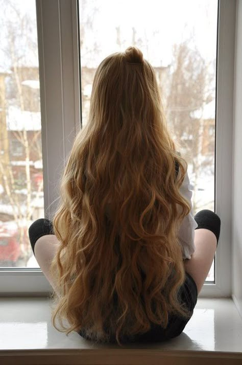 Really Long Hairstyles, Wavy Haircut, Waist Length Hair, Eksterior Modern, Really Long Hair, Long Red Hair, Girl Haircuts, Long Natural Hair, Super Long Hair