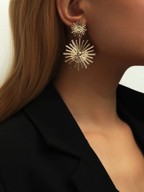 Gold Statement Earrings Formal, Gold Star Earrings, Embellished Fashion, Gold Statement Earrings, Metal Stars, Watches Women Fashion, Gold Drop Earrings, Simple Earrings, Boutique Jewelry