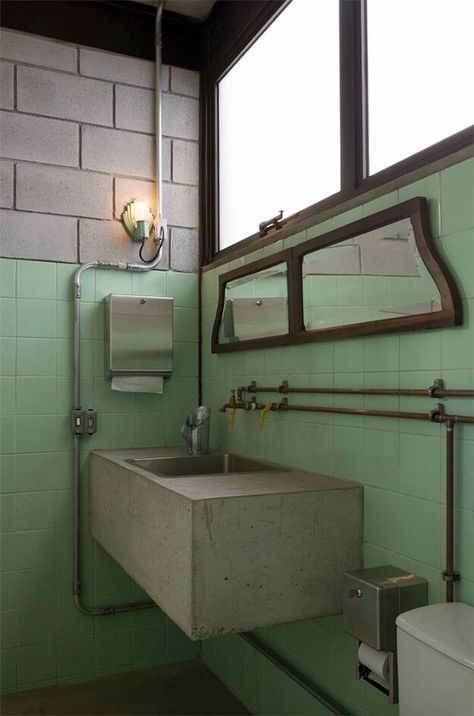 Cosy Industrial, Vintage Industrial Bathroom, Bedroom Cosy, Industrial Bathroom Decor, Industrial Bathroom Design, Industrial Decor Kitchen, Bedroom Industrial, Door Bedroom, Industrial Apartment