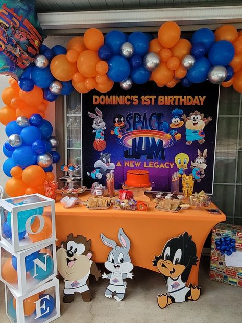 Space Jam Birthday Party Ideas, Tune Squad Gender Reveal, Space Jam Gender Reveal, Cartoon Birthday Theme, Tune Squad Birthday Party, Looney Tunes Birthday Party Ideas, Looney Tunes Birthday Party, Space Jam 1st Birthday Party, Looney Tunes 1st Birthday Party