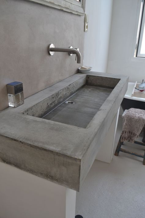 Lavabo Exterior, Diy Bathroom Sink, Sinki Dapur, Design Interior Baie, Concrete Bathroom Sink, Bathroom Concrete, Bathroom Sink Design, Contemporary Kitchen Cabinets, Concrete Bathroom