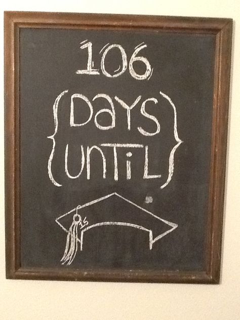 Graduation countdown Graduation Countdown Bulletin Board, Senior Chalkboard Signs, Countdown To Graduation Ideas, Senior Countdown Poster Ideas, Graduation Chalkboard Art, Graduation Countdown Ideas, Countdown To Graduation, Graduation Countdown, Chalkboard Pictures