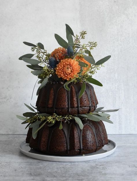 Bundt Cake Decorations, Beaux Desserts, Chocolate Bundt, Chocolate Bundt Cake, Desserts Vegan, Fall Cakes, Special Cake, Gorgeous Cakes, Occasion Cakes