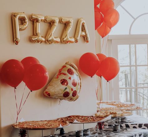 Toy Story 2nd Birthday Party, Pizza Themed Birthday Party, Toy Story 2nd Birthday, Pizza Balloons, Pizza Party Themes, Buzz Toy Story, Pizza Party Decorations, Toy Story Birthday Cake, Pizza Party Birthday