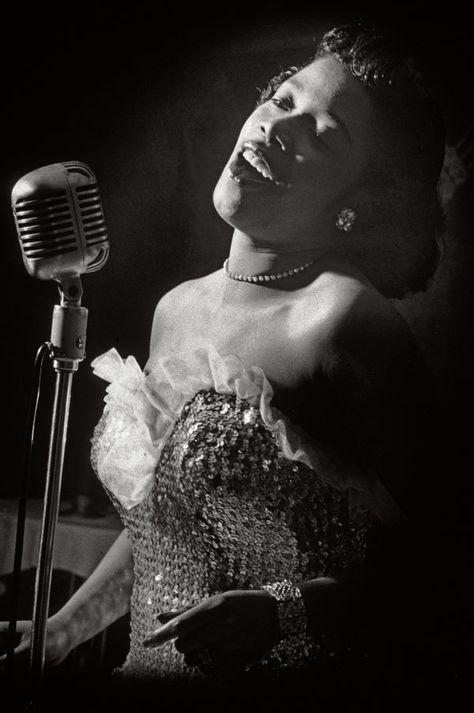 A New Biography Looks at Sarah Vaughan the Singer Known as Sassy Billy Holiday, 1920s Jazz, Arte Jazz, Sarah Vaughan, Nova Orleans, Bb King, Photo Star, Classic Jazz, Jazz Bar