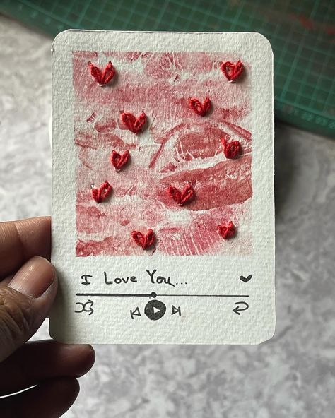 Love gift card/envelope for your ❤️ comment your favorite one 😊 Order now ✨ Follow for more @everything_artistic28 ❣️ [diy gift ideas, love gift card, gift ideas, handmade card, aesthetic gifts, diy envelope, heart, couple goals, thoughtful gifts, kiss marks , thread card] #diygifts #cutegifts #giftideasph #giftsforher #giftsforhim #fyp #mindfulness #thoughtfulgifts #relationshipgoals #anniversarygift #lovegifts #giftcards #handmadecards #handmadegifts #handmadegift #papergift #customgi... Kiss Mark Gift Ideas, Kiss Envelope Ideas, Kiss Marks On Paper Ideas, Love Envelope Aesthetic, Couple Handmade Gifts, Gift Card Ideas For Boyfriend, Gift Card Gift Ideas, Aesthetic Envelope, Card Gift Ideas