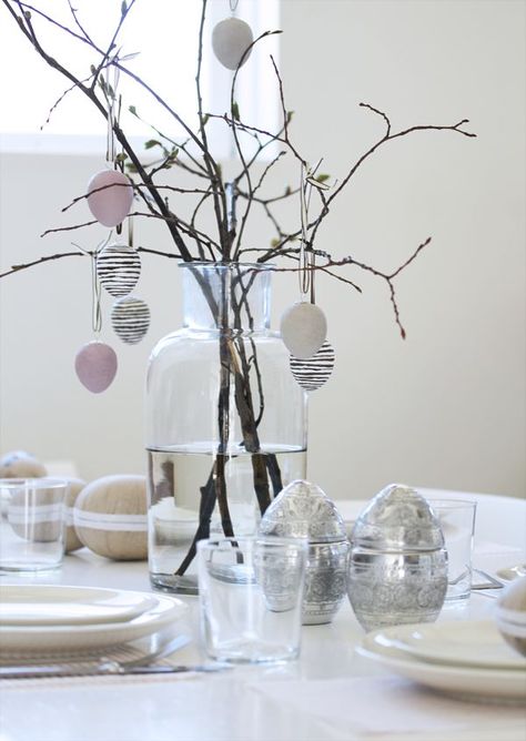 easter-in-scandinavian-style-natural-ideas-10. Easter Tree Diy, Modern Easter Decor, Diy – Velikonoce, Diy Osterschmuck, Modern Easter, Easter Egg Tree, Egg Tree, Diy Ostern, Easter Tree Decorations