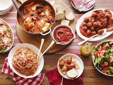 Traditional Foods of Italy: Top 9 Famous Italian dishes Famous Italian Dishes, Easy French Recipes, Ground Beef And Cabbage, Italian Favorites, Italian Recipes Traditional, Pizza Margherita, Italy Food, Italian Dinner, Dinner Appetizers