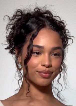 Gelled Hairstyles, Hairstyles Layers, Hairstyles Names, Braids Pictures, Hairdos For Curly Hair, Natural Curls Hairstyles, Hairstyles Women, Women's Hairstyles, Curly Hair Inspiration