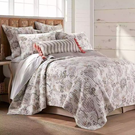 Bed Bath & Beyond on Instagram: “Our exclusive Bee & Willow™ Home Terra Rosa Reversible Quilt Set features a perfectly relaxed, chic floral design for any bedroom in your…” King Quilt Sets, Fluffy Bedding, King Pillows, Bedding Basics, Master Bedrooms, Twin Size Bedding, Twin Quilt, King Quilt, Make Your Bed