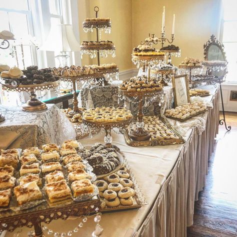 Cookie Bar Display Wedding, Cookie Displays Wedding, Cookie Arrangement Ideas, Wedding Cookie Tables, Cookie Tables At Weddings, Wedding Cookie Table Display, Pittsburgh Cookie Table Wedding Display, Cookies For Wedding Cookie Table, Cookie Table Display