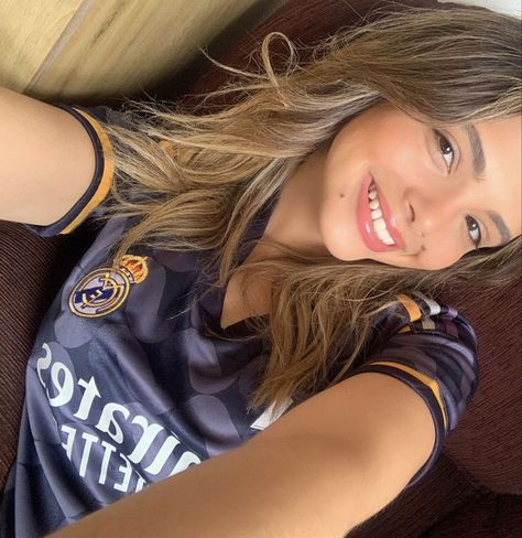 Real Madrid Profile 🤍 Boys Fade Haircut, Madrid Girl, Football Tops, Jersey Girl, ريال مدريد, Soccer Girl, Images Esthétiques, Sport Chic, Fade Haircut