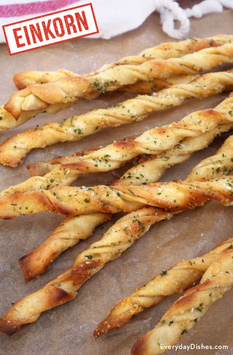 Our herbed garlic bread twists are so worth the effort. They’re crispy and flavorful, and when our test kitchen took a poll, hands down the recipe was a staff favorite. Don’t have einkorn flour? No worries! Simply replace the einkorn dough ingredients in the recipe below with those from our traditional AP flour pizza dough. Bread Twists Recipe, Garlic Bread Twists, Einkorn Bread, Trendy Recipes, Bread Twists, Bread Recipe Video, Einkorn Recipes, Recipes Pizza, Einkorn Flour