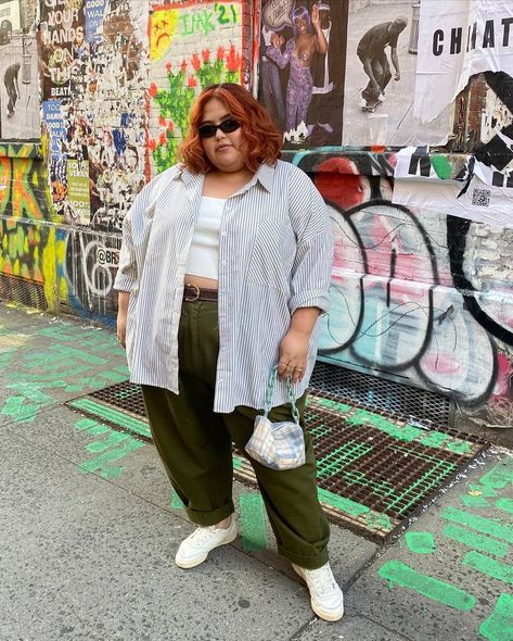 17 Dangerously Cool Plus-Size Outfits to Copy Immediately | Who What Wear Plus Size Androgynous Fashion, Plaid Pants Outfit, Bright Jacket, Plus Size Baddie Outfits, Look Plus Size, Outfits To Copy, Plus Size Summer Outfit, Spring Fashion Casual, Big Girl Fashion