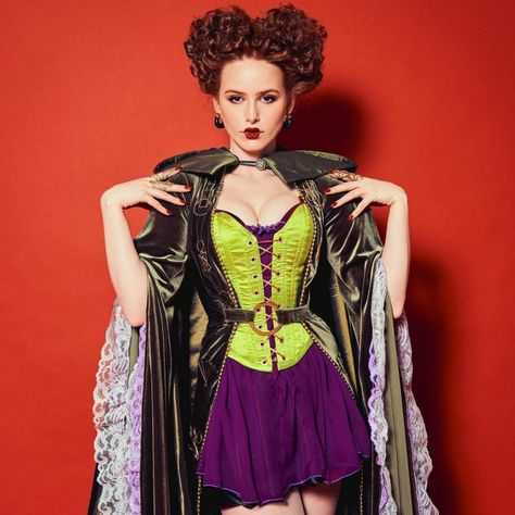 Madelaine Petsch X Winifred Sanderson Celebrity Costume Party, Buttercup Cosplay, Madelaine Petsch Lili Reinhart, Celebrities Halloween Costumes, Celebrities Halloween, Celeb Halloween, Red Hair Halloween, Sophie Collins, Red Hair Halloween Costumes