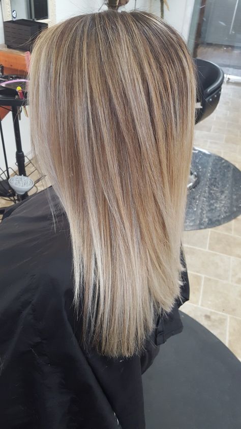 Balayage with shadow root Instagram: @hairbysusiephelps www.cloud nine hair salon.com Blond Hair With Brown Shadow Root, Blonde Hair With A Shadow Root, Shadow Root Blonde Hair, Shadow Root Brown To Blonde, Balayage With Shadow Root, Blind Hair, Leah Core, Blonde Shadow Root, Blinde Hair