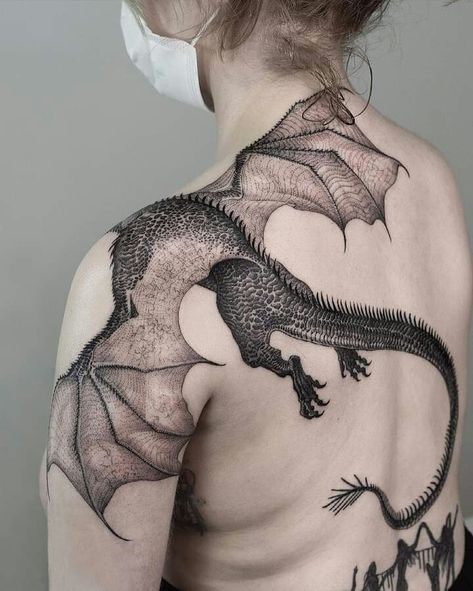 Dragon Tattoo Shoulder, Dragon Tattoo Back, Dragon Tattoo Ideas, Tattoos Instagram, Small Dragon Tattoos, Dragon Sleeve Tattoos, Dragon Tattoo For Women, Wing Tattoo, Dragon Tattoo Designs