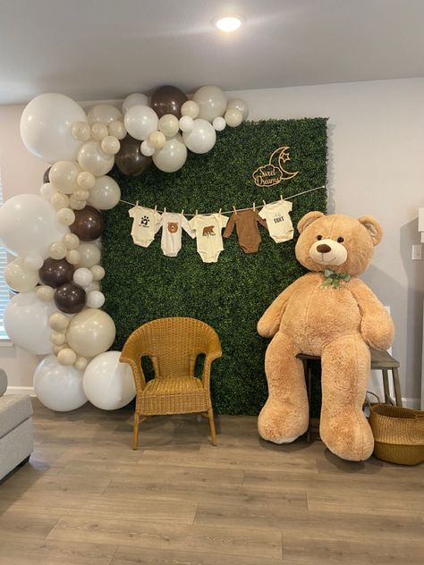 We Can Bearly Wait Decorations, Diy Teddy Bear Baby Shower Decorations, Souvenirs Baby Shower Originales, Baby Shower En Casa, Baby Shower Oso, Sage Green Baby Shower, Gender Reveal Baby Shower Themes, Baby Shower Theme Decorations, Baby Shower Deco