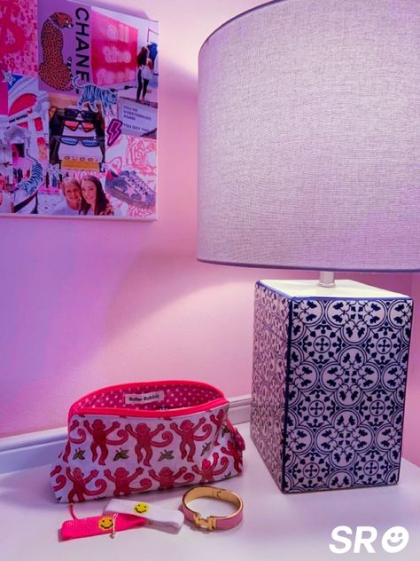 Preppy Desk, Prep Aesthetic, Room Preppy, Room Decor Preppy, College Bedroom Decor, Bright Aesthetic, Preppy Life, Preppy Bedroom, Blue Preppy