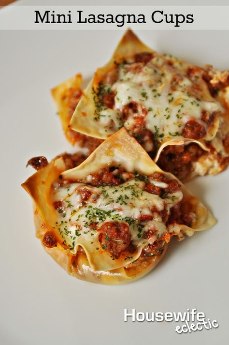 Lasagna is a family favorite. But let’s be honest: it can often be expensive to make, and can be time consuming to prepare. Plus, while I love lasagna, it can tend to be heavy and just sit in your stomach. How could it not with those giant noodles? That’s where these mini lasagna cups come … Party Dinner Food, Mini Lasagna, Lasagna Cups, Dinner Party Recipes, Dinner Food, Party Dinner, Stuffed Shells, Ideas Party, Moscow Mule