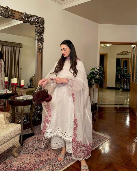 designer suits for women Designer Suits For Women, Simple Dress Casual, Desi Dress, Trendy Outfits Indian, Simple Kurta Designs, Pakistani Fashion Casual, Casual Indian Fashion, Desi Fashion Casual, Pakistani Fancy Dresses