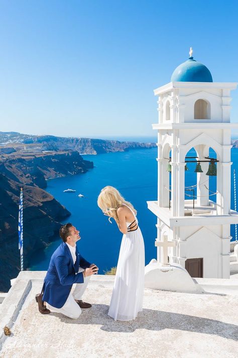 Best Marriage Proposals, Marriage Proposal Ideas, Engagement Ring Ideas, Santorini Travel Guide, Romantic Beach Wedding, Top Engagement Rings, Santorini Travel, Proposal Photos, Romantic Proposal