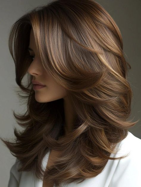 Elegant and Versatile Butterfly Haircut – Trending Style with Layers and Movement Haircut Trending, The Butterfly Haircut, Medium To Long Hair, Butterfly Haircut, Haircuts For Long Hair With Layers, Faux Locs Hairstyles, Hairstyles For Layered Hair, Midlength Haircuts, Natural Waves