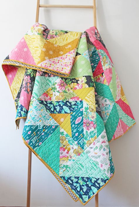 Kayajoy » The Joyful Quilt Pastel Quilts Color Combinations, Quilt Colour Schemes, Bright Quilts Ideas, Simple Quilt Ideas, Scrap Quilts Ideas Free Pattern, Brightly Quilt Pattern, Bright Quilts, Colorful Quilt, Half Square Triangle Quilts