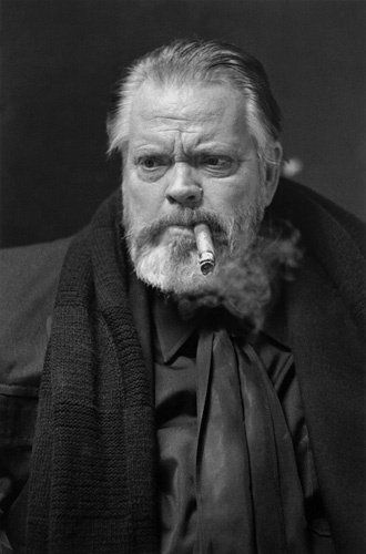 Orson Welles. American actor, director, writer and producer who worked extensively in theater, radio and film. Classic Actors, Jane Russell, Gene Kelly, Mae West, Orson Welles, People Of Interest, Aretha Franklin, Foto Vintage, Dita Von Teese