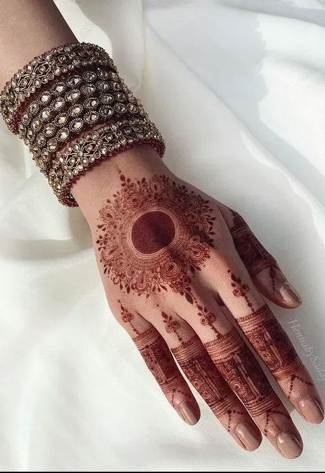 #hennaart #hennaart #hennadesigns #mhendi Finger Designs, Henna Flowers, Indian Henna Designs, Henna Hands, Palm Henna, Henna Flower, Palm Mehndi Design, Simple Mehendi Designs, Henna Hand