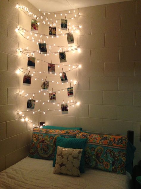 66 Inspiring ideas for Christmas lights in the bedroom #house #lights #diy Christmas Lights In Bedroom, Uni Bedroom, Deco Studio, Decor Ikea, Diy Casa, Bilik Tidur, Christmas Bedroom, Decor Minimalist, Bedroom Lighting