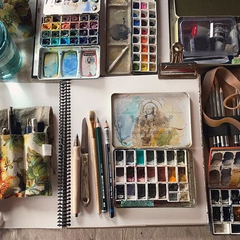 Lara Gastinger, Home Watercolor, Art Studio Room, Artsy Aesthetic, Artist Aesthetic, Watercolor Palette, Arte Inspo, Arte Sketchbook, Sketchbook Inspiration