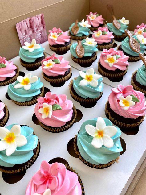 Hawaiian Birthday Cakes, Moana Cupcake, Tropical Birthday Cake, Summer Birthday Cake, Beach Birthday Cake, Moana Birthday Party Theme, Hawaiian Birthday Party, Hawaiian Birthday, Luau Birthday