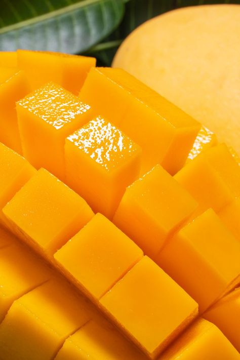 Mango Aesthetic, Fresh Snacks, Mango Yellow, Healthy Food Motivation, Yummy Comfort Food, Food Drinks Dessert, Food Recepie, Food Is Fuel, Delicious Fruit