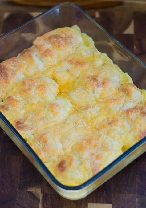 Cream Of Chicken Sauce, Crescent Roll Recipes Chicken, Chicken Crescent Roll Casserole, Pillsbury Crescent Roll Recipes, Crescent Roll Recipes Dinner, Crescent Roll Casserole, Recipes Using Crescent Rolls, Rolled Chicken Recipes, Chicken Crescent Rolls