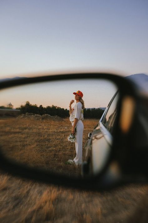 Souther California Summer time Sunset Kickin Portrait Photoshoot in Redlands, CA. — Kelsie Carlson Portrait Photo Original, Classic Car Photoshoot, Haircut Selfie, Photo Hijab, Car Poses, Cute Hairstyle, Pose Fotografi, Creative Photoshoot Ideas, Photographie Portrait Inspiration