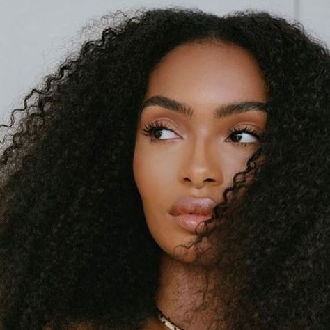 Yara (The face) Shahidi on Instagram: "🥂" Yara Shahidi Photoshoot, Grownish Zoey, Yara Shahidi Makeup, Yara Shahidi Aesthetic, Yara Shahidi Hairstyles, Zoey Johnson, Yara Shahidi, Princess Aesthetic, Celebrity Look