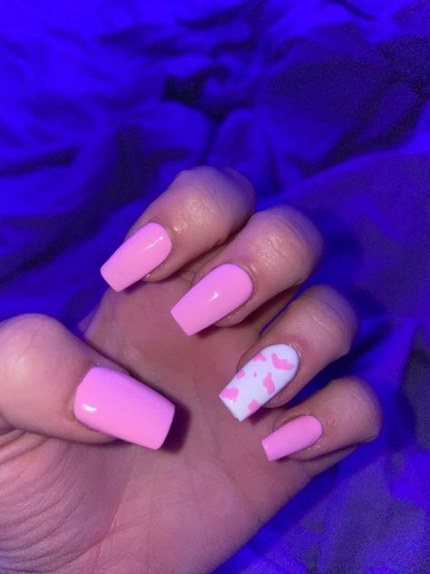 Acrylic Nails Drip Design, Pastel Pink Cow Print Nails, Short Pink Cow Print Nails, Pink Glitter Cow Print Nails, Valentines Cow Print Nails, Cowprint Nail Design Pink, Pink Cowgirl Nails Designs, Cow Print Valentine Nails, Pink Country Nails