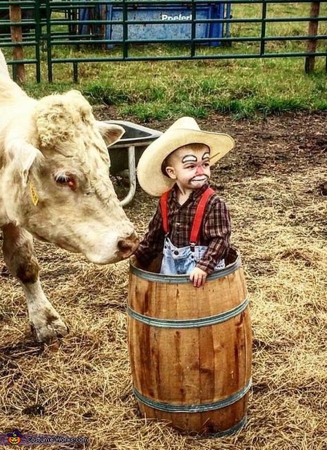 Rodeo Clown Costume, Rodeo Clown, Clown Halloween Costumes, Rodeo Cowboys, Clown Halloween, Costume Works, Cowboy Girl, Rodeo Life, Little Cowboy