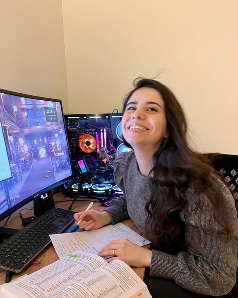 Zeynep Küçük Woman Engineer | My hopes and goals for the future are to continue growing and learning as a person , to build a successful career that I am passionate… | Instagram Women Manifestation, Women In Engineering, Engineer Girl, Woman Engineer, Achievable Goals, I Am Passionate, Tech Humor, Successful Career, Future Goals