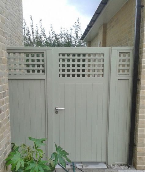 Solid painted gate with trellis top Gate With Trellis, Painted Gate, Gates Ideas, Garden Gate, Small Garden Design, Garden Fencing, Courtyard Garden, Fence Design, Wooden Garden