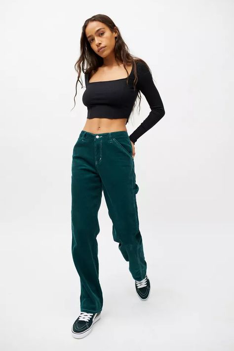 Carpenter Pants Outfit, Pants Linen, Dickies Women, Bdg Jeans, Green Fits, Dickies Pants, Workwear Fashion, Carpenter Pants, Figure Model