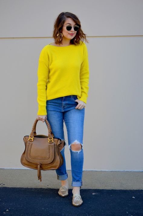 Lemon Yellow Sweater Outfit, Bright Yellow Sweater Outfit, Yellow Sweater Outfit Spring, Light Yellow Sweater Outfit, Yellow Sweatshirt Outfit, Light Yellow Sweater, Yellow Sweater Outfit, Spring Sweater Outfits, Tops Fall Outfits