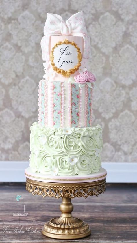 Chanel Lingerie, Chic Birthday Cake, Chanel Cakes, Shabby Chic Wedding Cake, Shabby Chic Cake, Baby Chanel, Shabby Chic Cakes, Chic Cake, 1950s Housewife