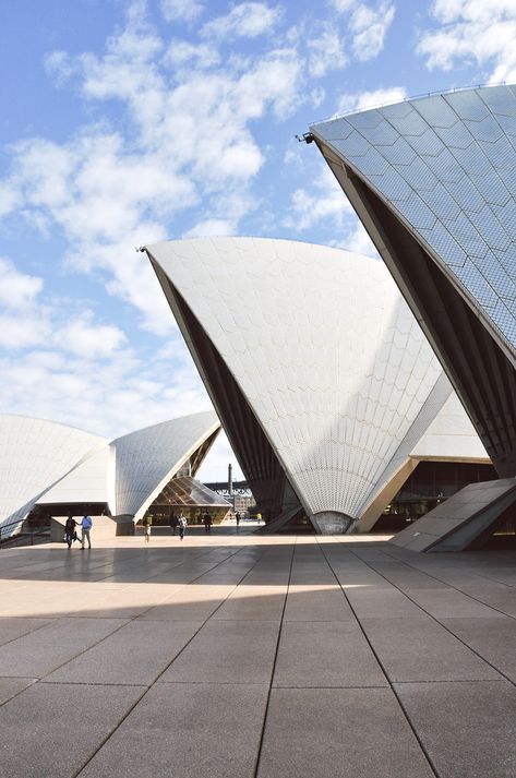 Sydney Photography, Melbourne Architecture, House Australia, Jorn Utzon, Australian Continent, Sydney Travel, Ayers Rock, Jewish Museum, Fashion Artwork