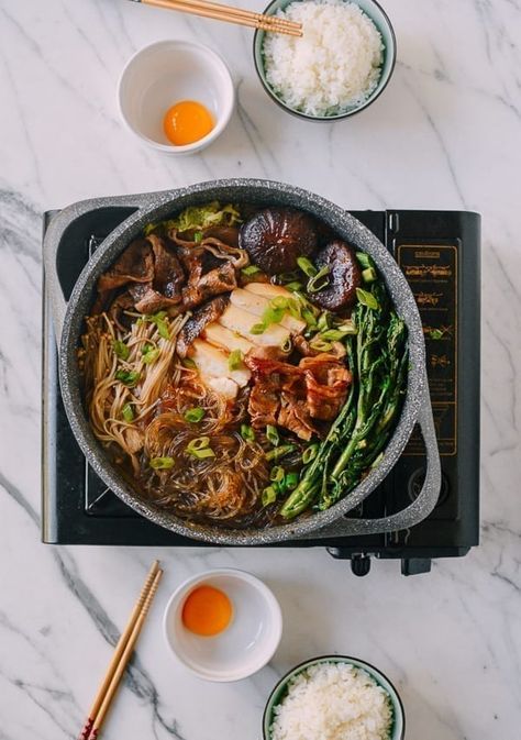 Sukiyaki Recipe, Wok Of Life, Meat And Vegetables, Pak Choi, One Pot Meal, Woks, Japanese Cooking, Japanese Dishes, Diet Vegetarian