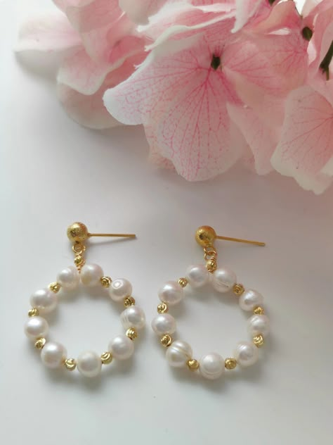 Pearl Circle Earrings, Pearl Earing Diy, Earings Pearls Diy, Pearl Earing Ideas, Handmade Pearl Earrings Ideas, Diy Pearl Hoop Earrings, Stud Dangle Earrings, Pearl Earrings Diy Ideas, Cute Homemade Earrings