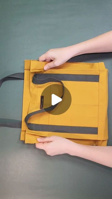 tendersmile.handmade on Instagram: "Easy to make!!💐 How to make an unlined canvas tote bag #shorts #shortsvideo #sewingtutorial #reels #tendersmilehandmade" Sewing Canvas Bag, How To Sew Tote Bags, How To Make Tote Bags, Handmade Bags Diy How To Make, How To Make Bag, How To Make A Bag, How To Make A Tote Bag, Tote Bag Stitching, Patron Tote Bag