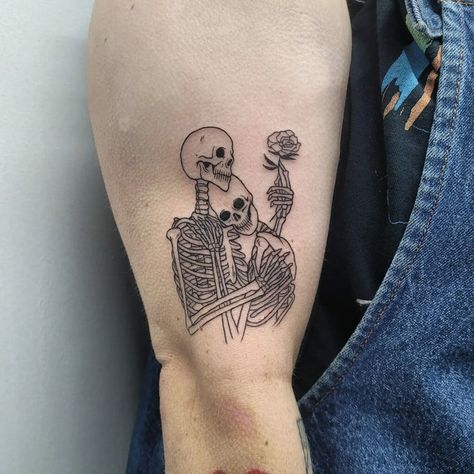 Skeleton Couple Tattoo Romantic, Hugging Tattoo, Skeleton Couple Tattoo, Love Tattoo Ideas, Lgbt Tattoo, Couple Tattoo Ideas, Tattoo On Arm, Skeleton Tattoo, Skeleton Couple